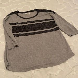 MAURICES 24/7 Leisure top. Size Large